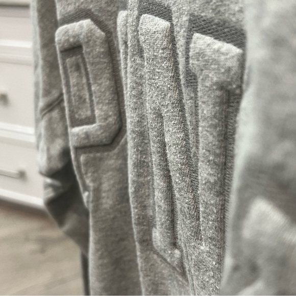 PINK Victoria’s Secret Gray Puffed “PINK” Crewneck Sweatshirt - Picture 5 of 7